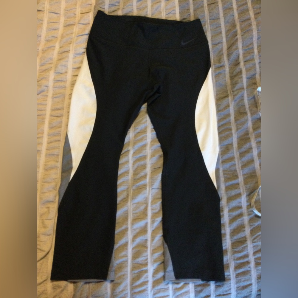 Nike Dri-Fit 23” crops leggings size medium